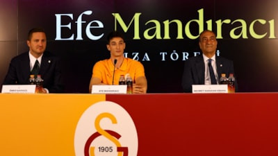 Galatasaray'da Efe Mandıracı için imza töreni düzenlendi