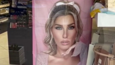 Yunanistan Seda Sayan'ı da çaldı: Vitrinde görenler şoke oldu