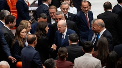 Meclis'te tarihi anlar: Devlet Bahçeli oylamanın ardından DEM Partililerle selamlaştı