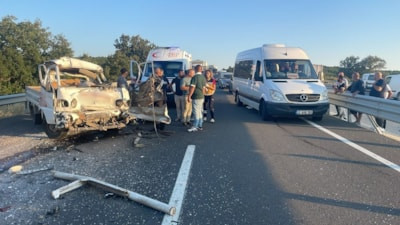 Edirne'de kamyona çarpan kamyonetin sürücüsü öldü