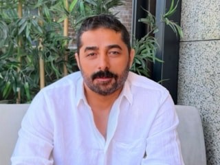 Ahmet Tatlıses, Deniz Seki'yi hastanede görmeye gitti