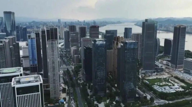 Çin’de 20 bin nüfuslu bütün ilçe tek binada yaşıyor