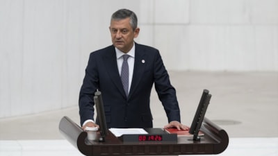 Yeni Parti bağışçıları, 'Çerçeve Yasa'ya evet diyen Özgür Özel'e haklarını 'haram' etti