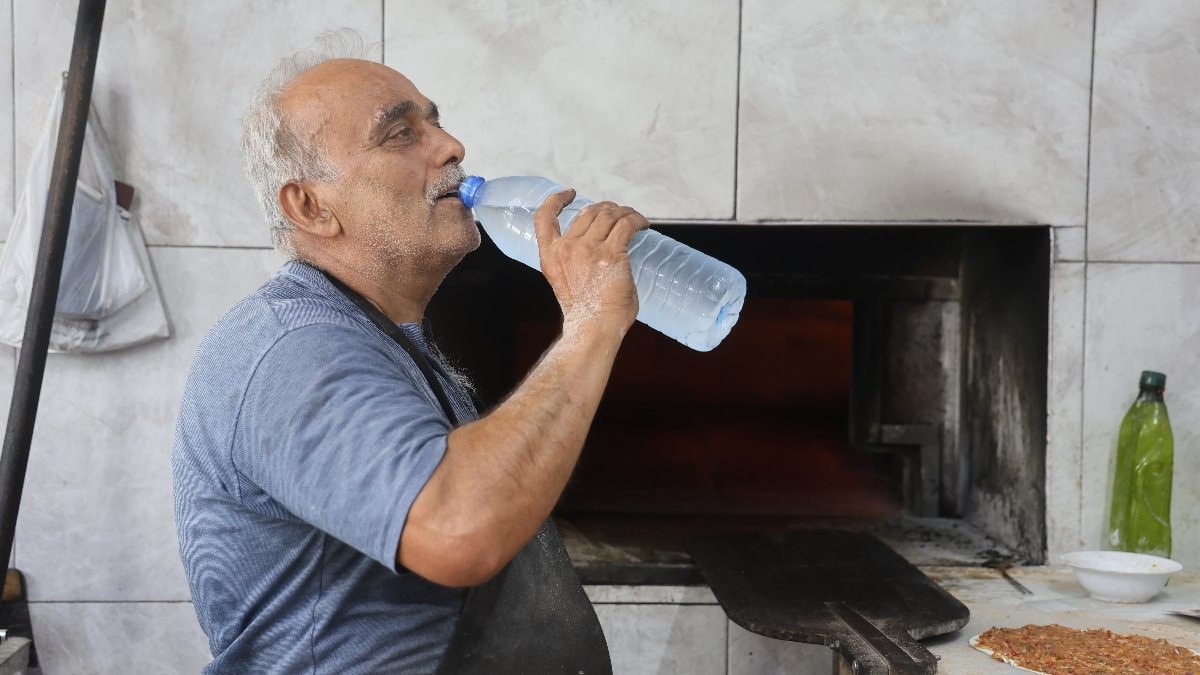 Hatay'da kavurucu sıcakta zorlu mesai