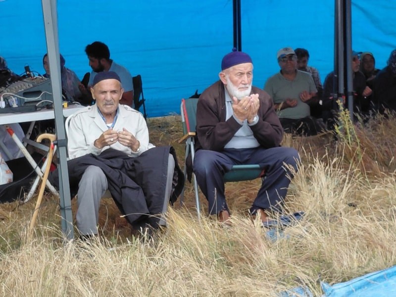 Ardıç Tepesi Şenliği: Sarı Kantaron ve Güreşlerle Doğayla İç İçe Bir Bayram