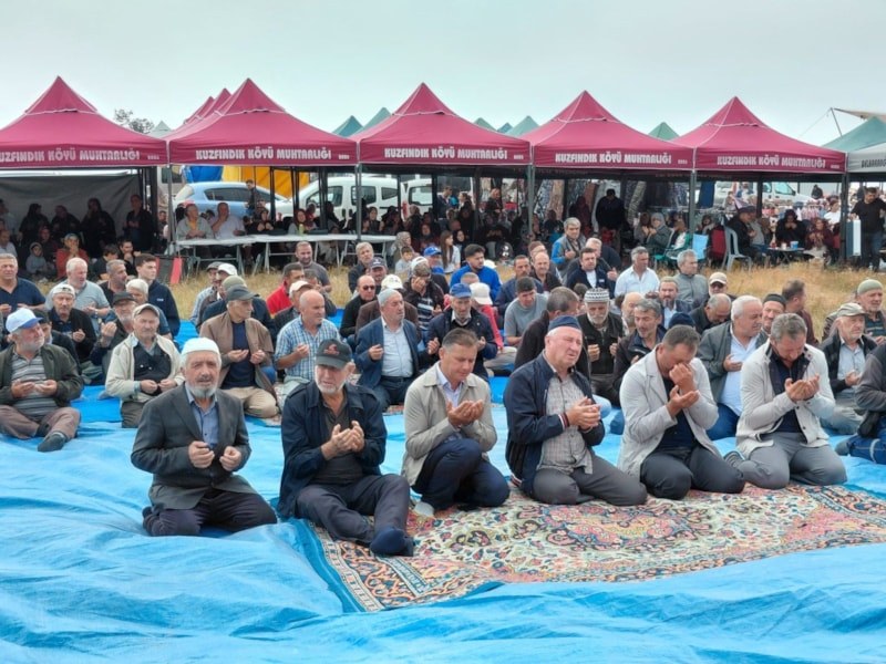 Ardıç Tepesi Şenliği: Sarı Kantaron ve Güreşlerle Doğayla İç İçe Bir Bayram