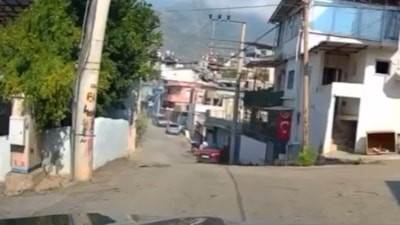 Hatay'da yol vermek isterken kaza yaptı