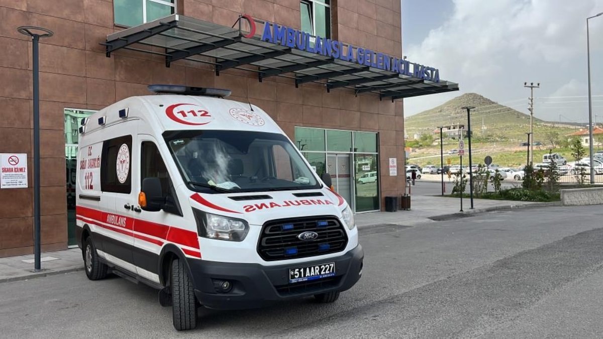 Niğde'de otomobille üç tekerlekli motosiklet çarpıştı: 1 ölü 3 yaralı