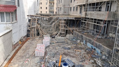 Erzurum'da beton dökülürken tabla çöktü: 2 yaralı