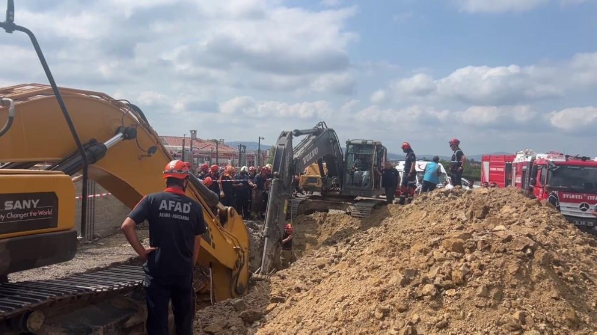 Tuzla'da işç kazası: İşçi toprak altında kaldı