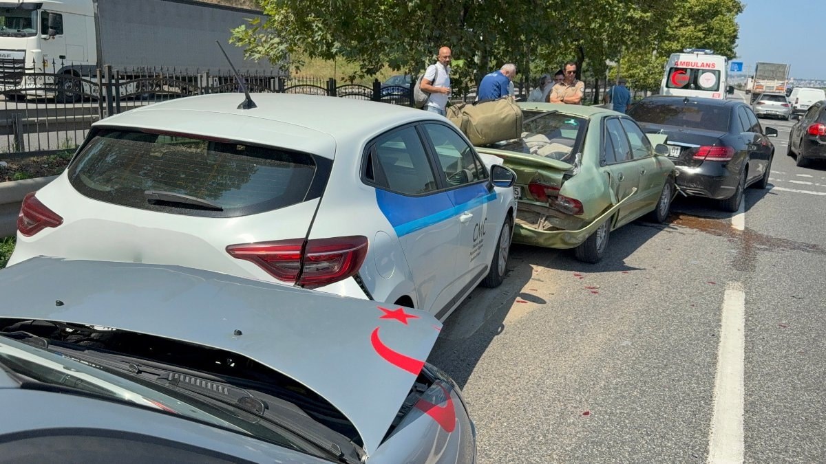 Samsun'da 4 otomobil birbirine girdi