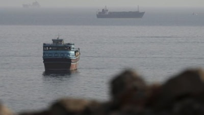 WSJ: 'ABD, İran ablukasını delmeye çalışan bir gemiyi vurdu'