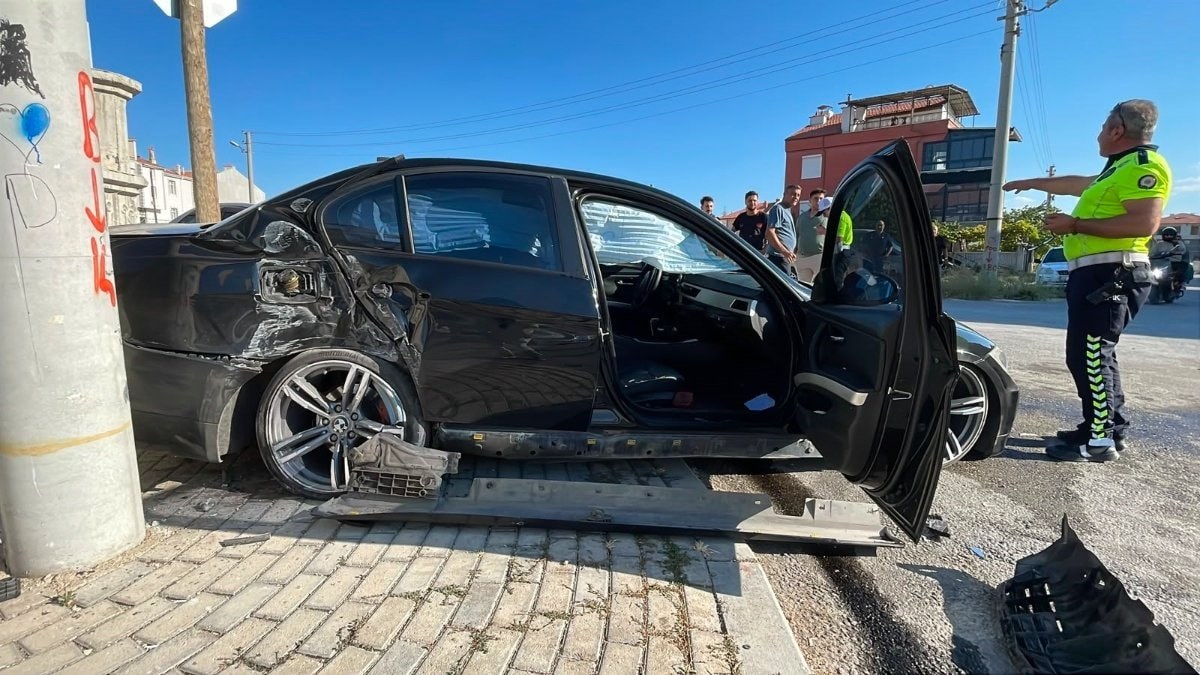Karaman’da iki otomobilin çarpıştığı kazada 5 kişi yaralandı