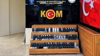 Şanlıurfa'da 3 milyon 550 bin lira değerinde gümrük kaçağı cep telefonu yakalandı