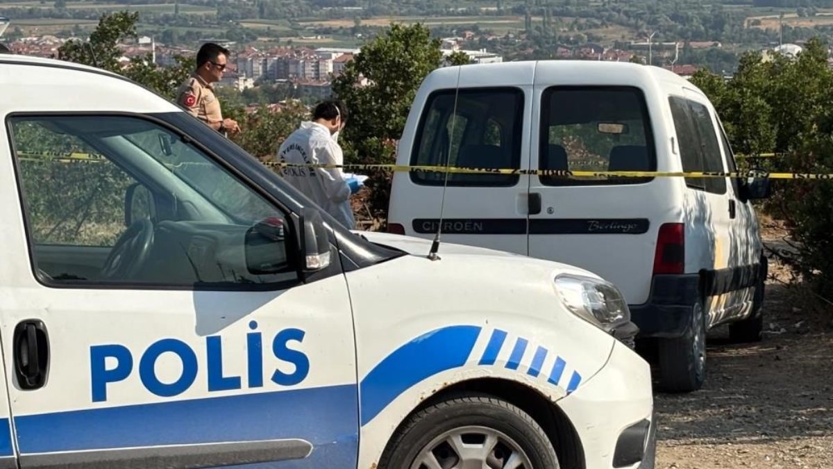 Kütahya'da yaşlı adam boş arazide ölü bulundu