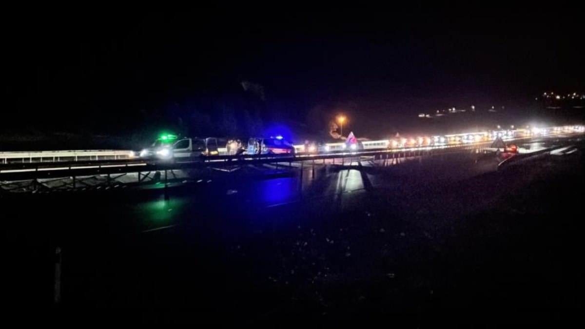 Kocaeli'de bariyere çarpan motosikletin sürücüsü hayatını kaybetti