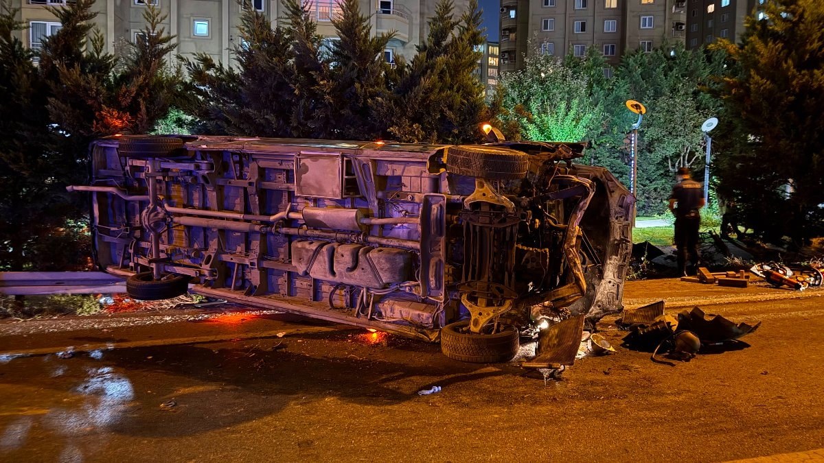İstanbul, Esenler’de zincirleme kaza: Minibüs sürücüsü hayatını kaybetti