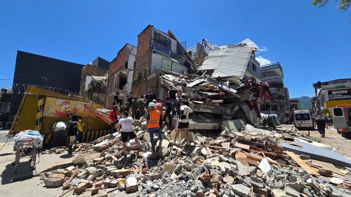 Kolombiya'da depremde ölenlerin sayısı 234'e çıktı