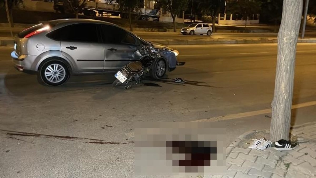 Karaman'da motosiklet otomobile ok gibi saplandı: 1 ölü, 1 yaralı