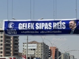 Terörsüz Türkiye sevinci: Diyarbakır'da Cumhurbaşkanı Erdoğan'a teşekkür pankartları