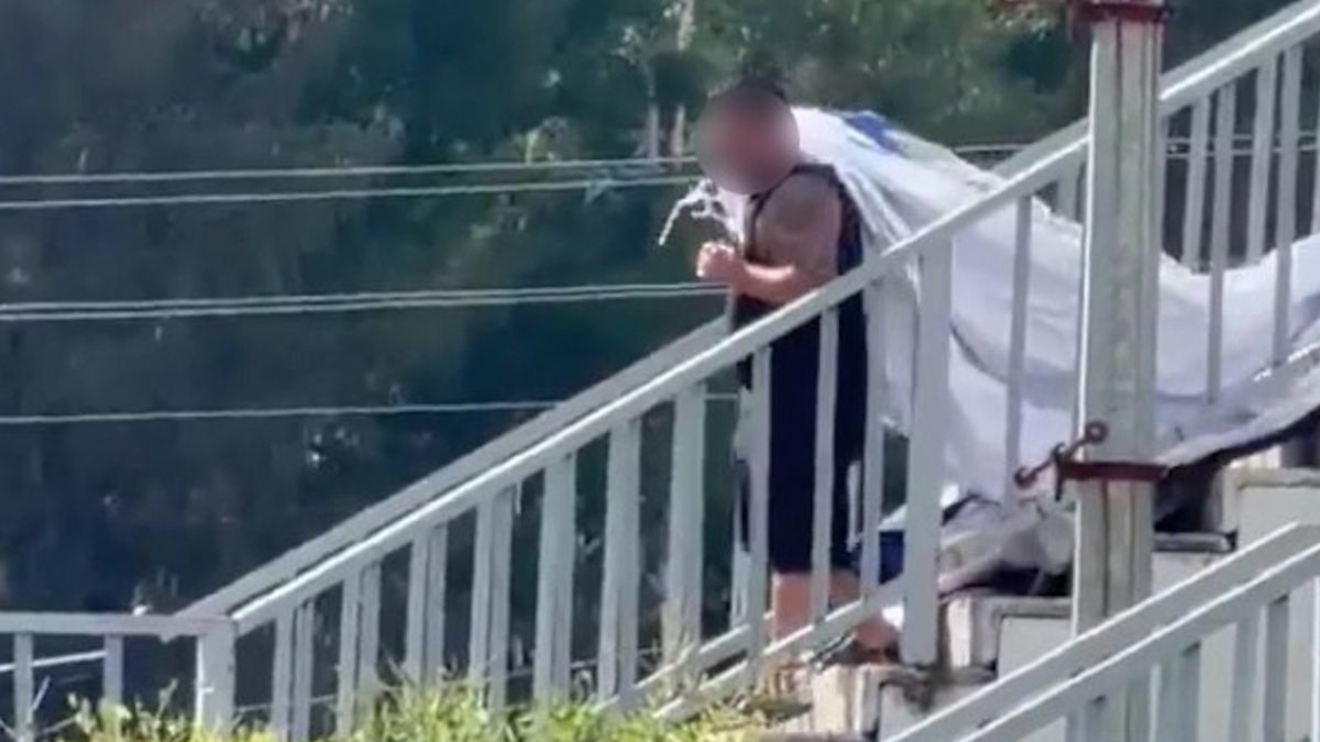 Zonguldak'ta Cumhurbaşkanı Erdoğan'ın pankartını söküp zarar veren şahıs tutuklandı