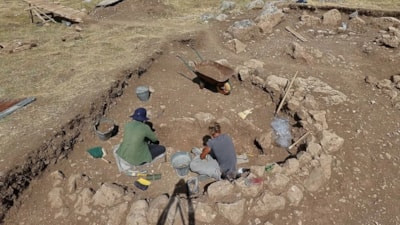 Hattuşa'da 2 bin 300 yıllık mezarlık gün yüzüne çıkarıldı