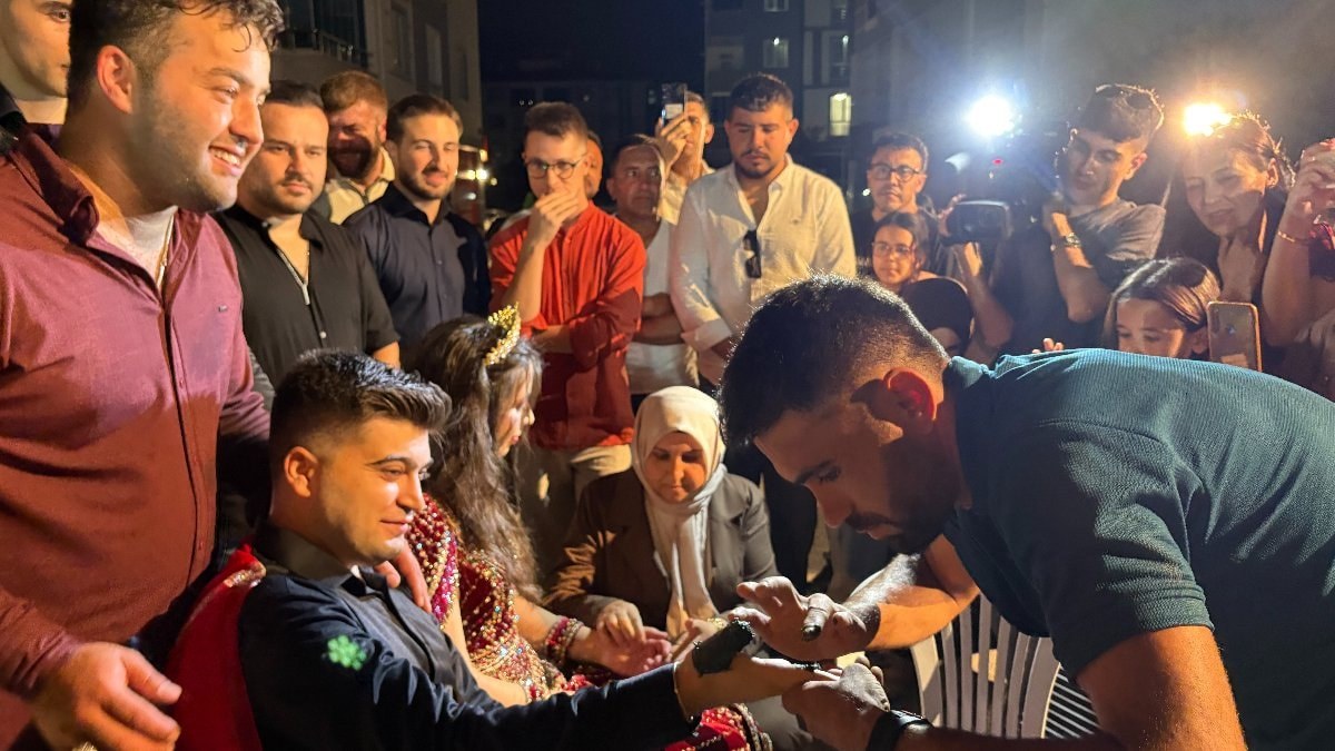 İtalya’dan Çorum’a düğüne geldiler, halay ve çiftetelliyle Türk kültürüne hayran kaldılar