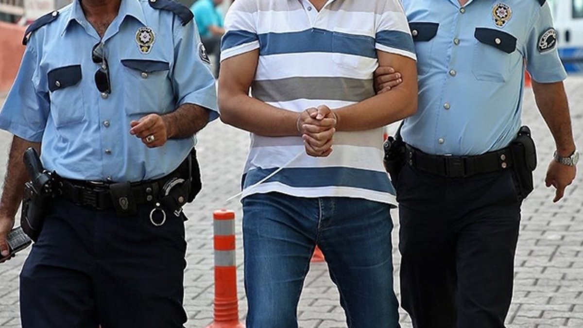 Adana sıcağı hırsız yakalattı: Sıcaktan bunalınca kaskını çıkardı, güvenlik kamerasında yüzü görüldü