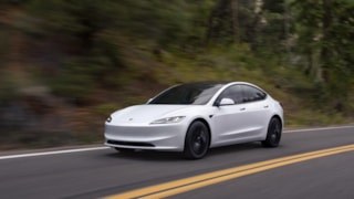 Tesla, far sorunu nedeniyle binlerce aracı geri çağırıyor