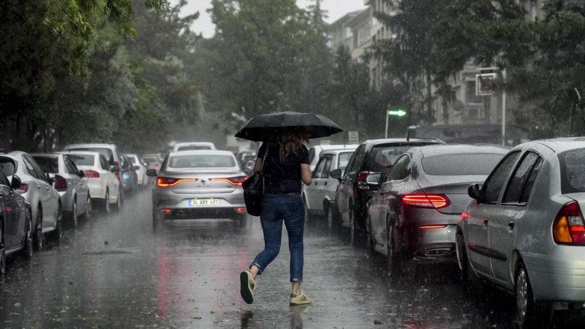 İstanbul Valiliği'nden kuvvetli rüzgar ve fırtına uyarısı