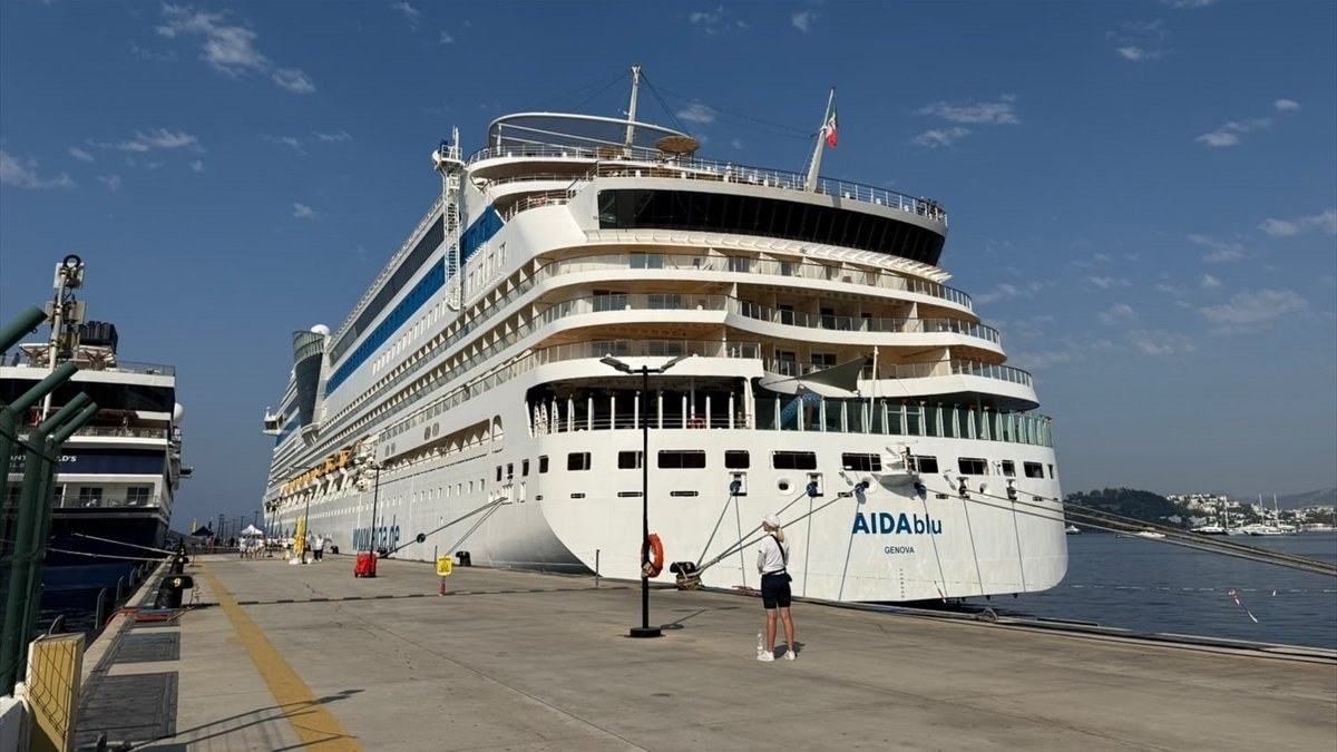 Kruvaziyer turizmi hız kesmiyor: Bodrum'a bir günde 2 bin 746 yolcu