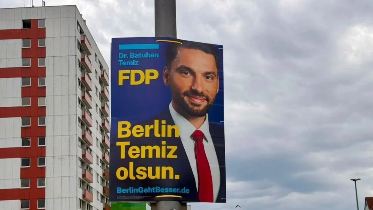 Almanya'da Türkçe seçim afiş krizi: 'İslamlaştırma' tartışması başladı