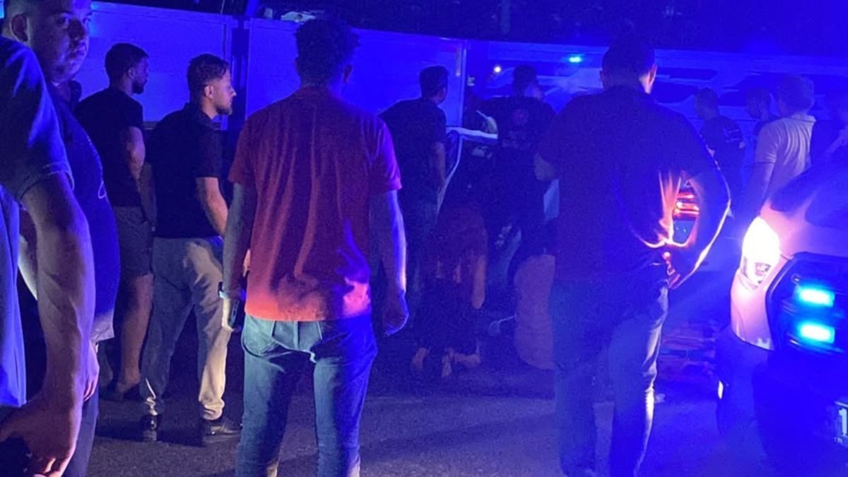 Hatay'da yolcu otobüsü makaslayan tıra çarptı: 1 kişi hayatını kaybetti