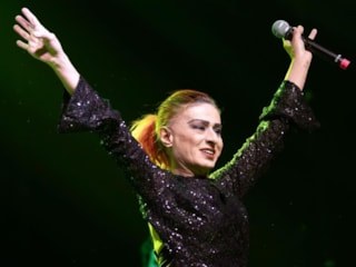 Yıldız Tilbe güvenlik görevlisine sinirlendi: Sana bir çakarım
