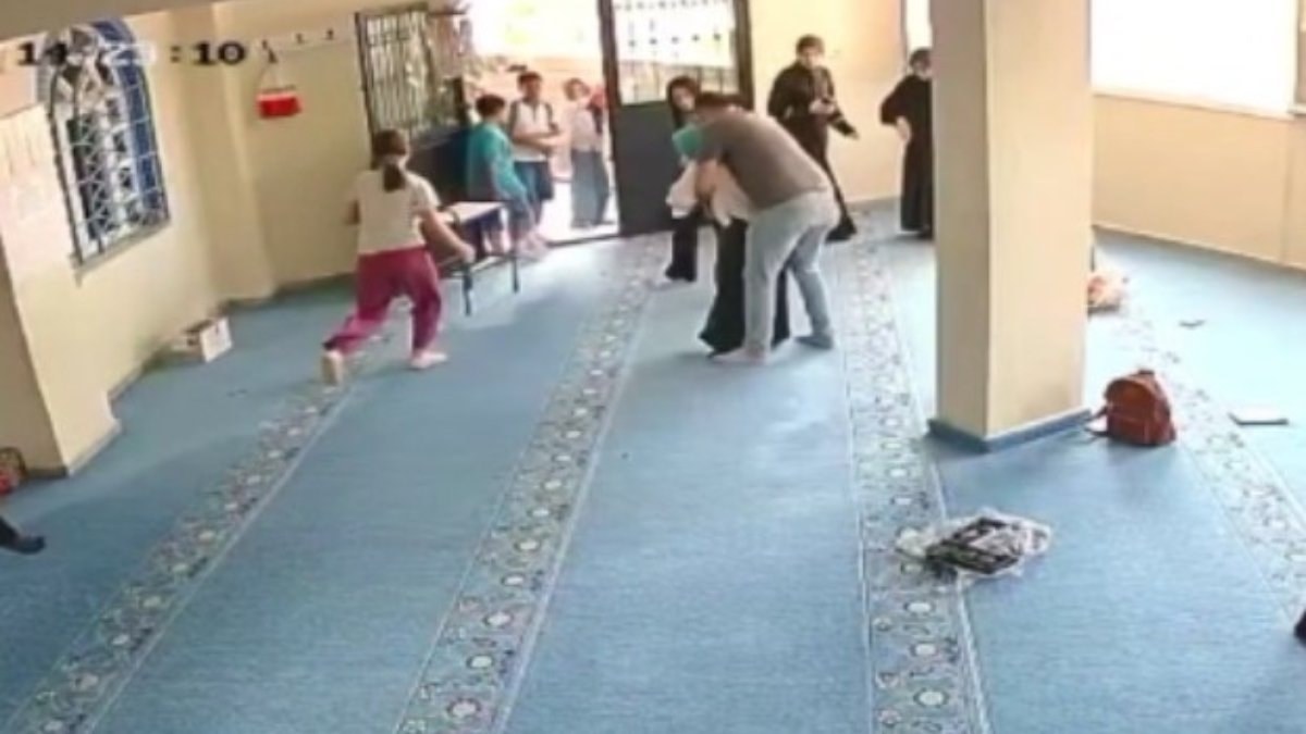 İzmir'de soluk borusuna kek kaçan öğrenciyi imam, Heimlich manevrasıyla kurtardı