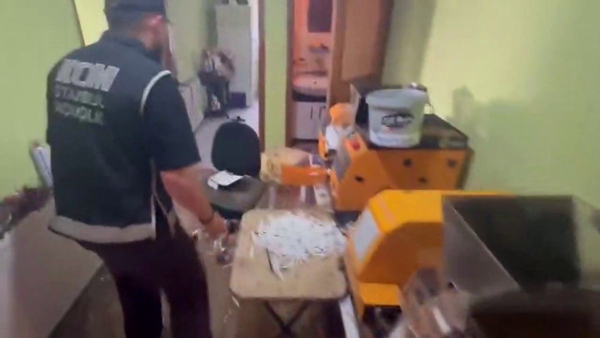 Pendik'te kaçak tütün operasyonu: 440 kilogram açık tütün yakalandı