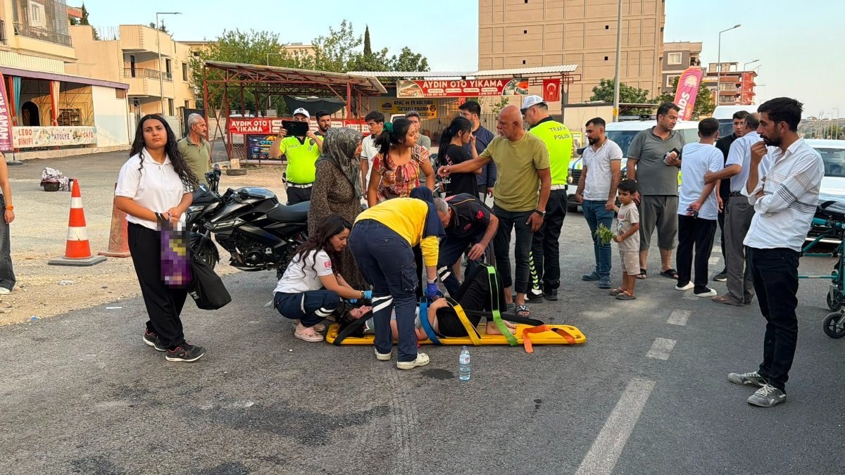 Adıyaman'da ehliyetsiz sürücü, motosikletiyle otomobile çarptı