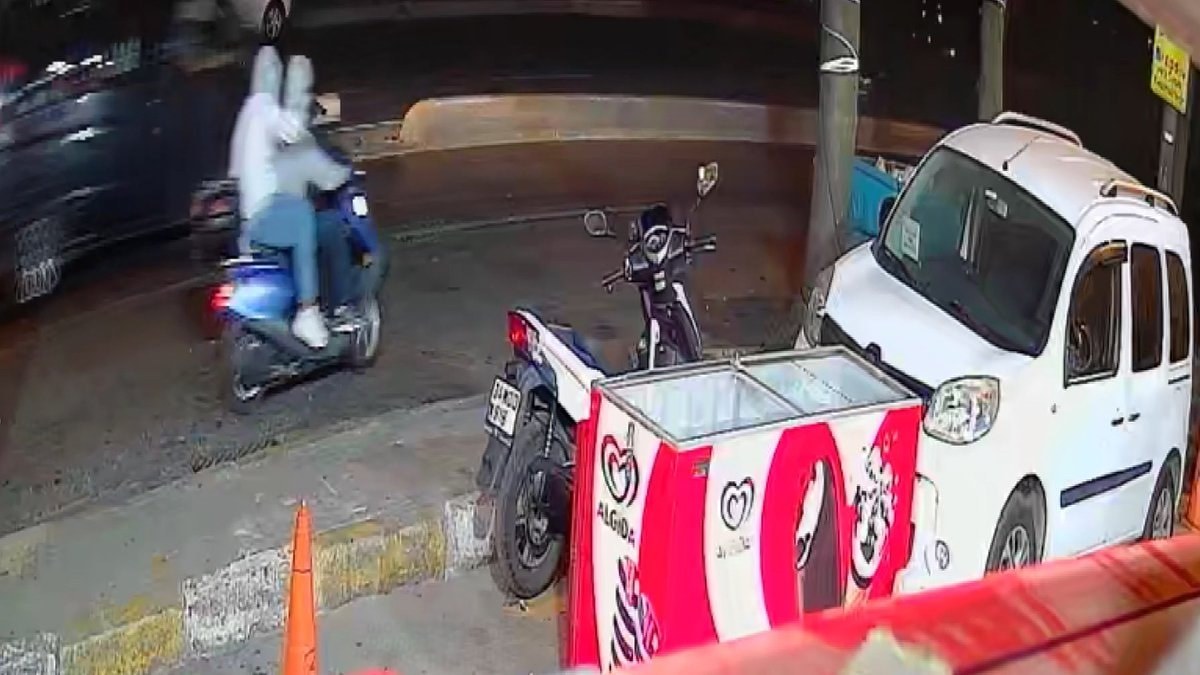 İstanbul'da motosikletli saldırganlar marketi kurşunladı