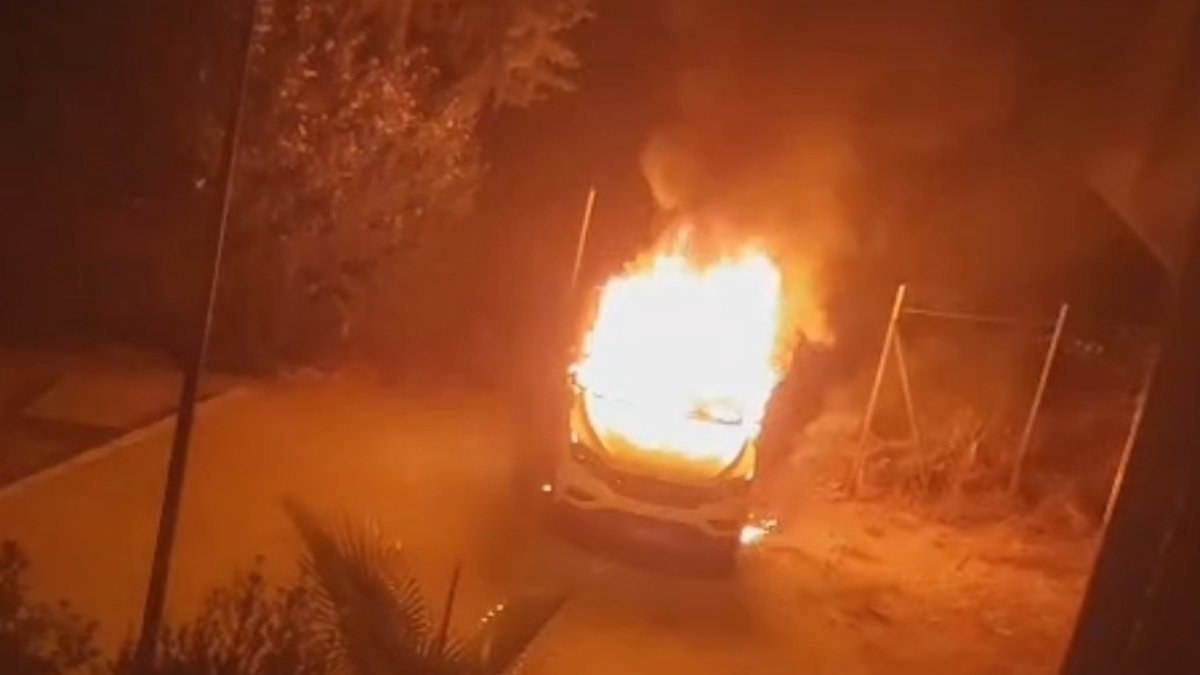 Adana'da evini ve aracını ateşe verdi: Çıkan yangında hayatını kaybetti