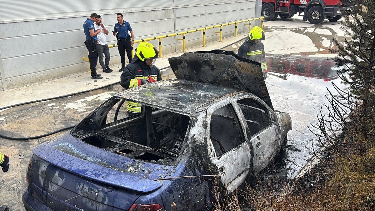 Bolu'da 15 gün önce tüm birikimiyle aldığı otomobil, alevlere teslim oldu
