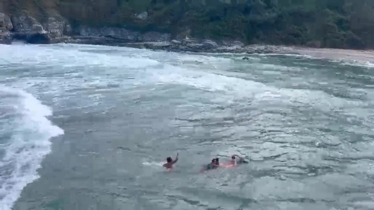 Kocaeli'de yasağı hiçe saydılar, denizde can pazarı yaşandı