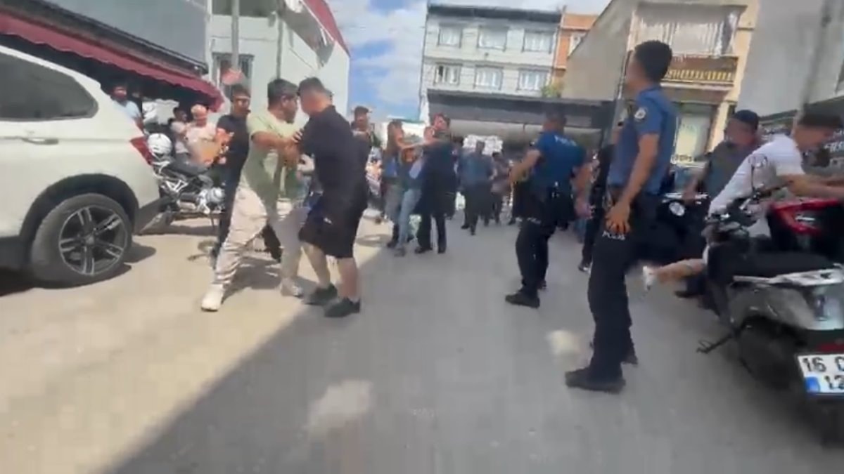 Bursa'da iki aile arasındaki kavgada ortalık savaş alanına döndü