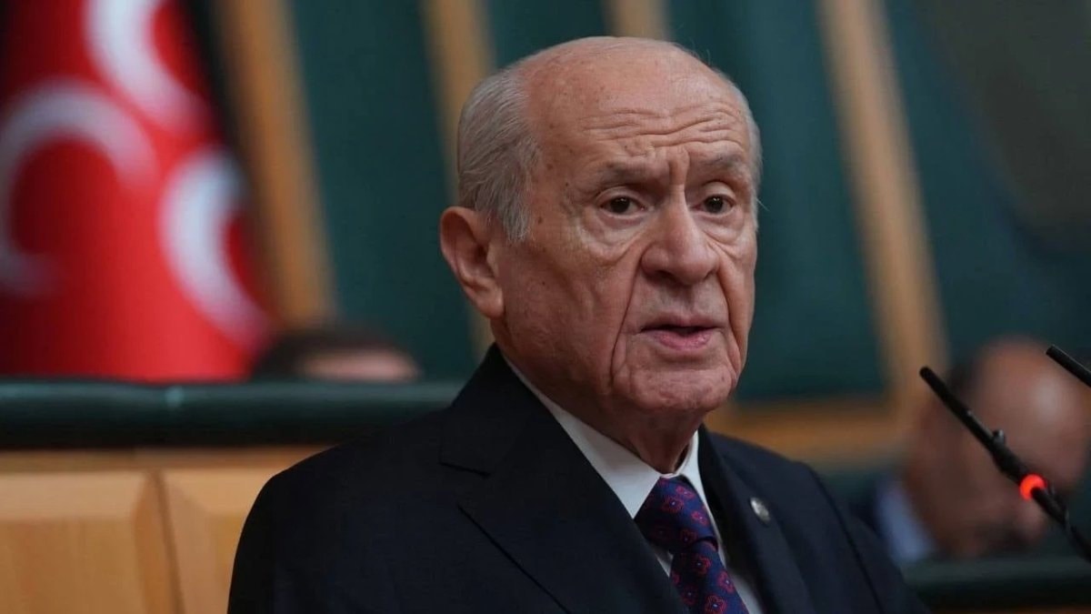 Devlet Bahçeli'den AK Parti'nin 25. yılına özel çelenk