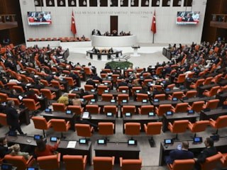 Meclis'te sandalye dağılımı değişti: AK Parti'nin vekil sayısı 280 oldu