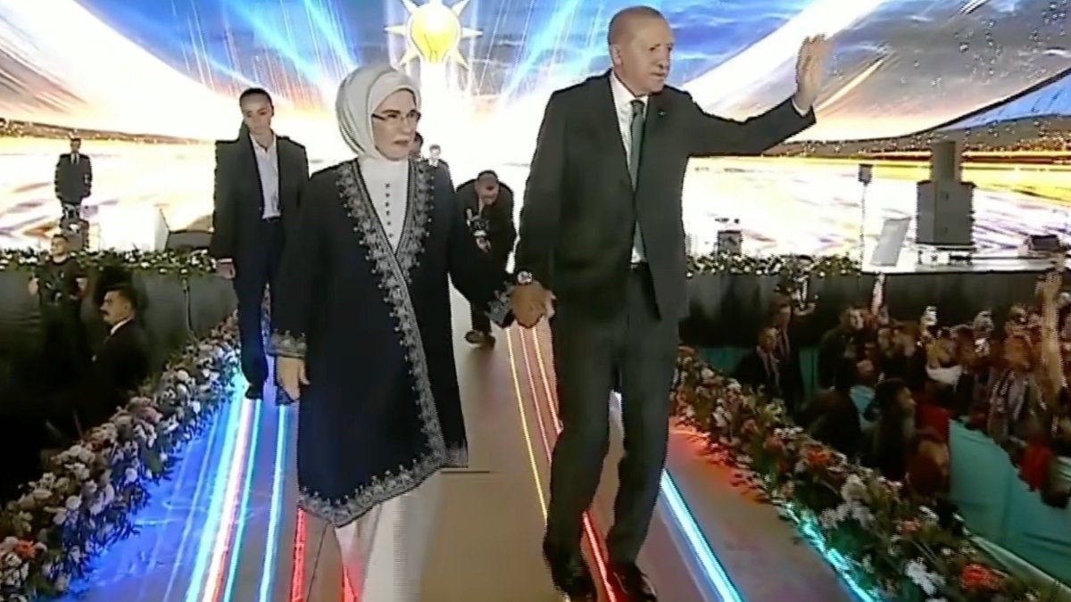 Cumhurbaşkanı Erdoğan 25'inci yıl kutlamaları için miting alanına geldi