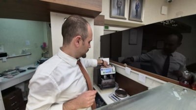 Eskişehir'de 15 adet sahte Cumhuriyet altını bozdurmak isterken yakalandı
