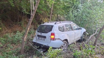Bingöl’de otomobil bahçeye uçtu: 2 yaralı