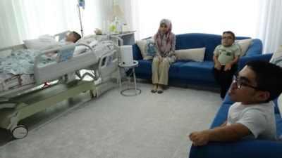 Malatya'da bir kadın 3 engelli çocuğuna tek başına bakıyor