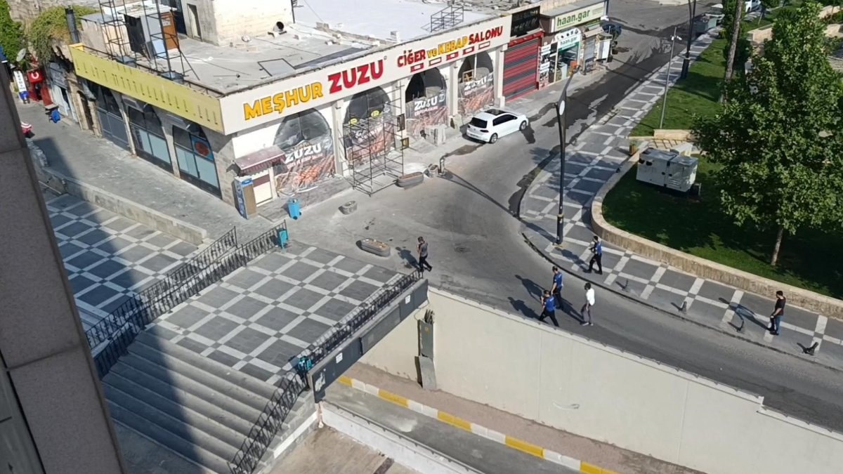 Şanlıurfa'da polis ekiplerine saldıran şahıs nefes kesen kovalamaca sonunda yakalandı