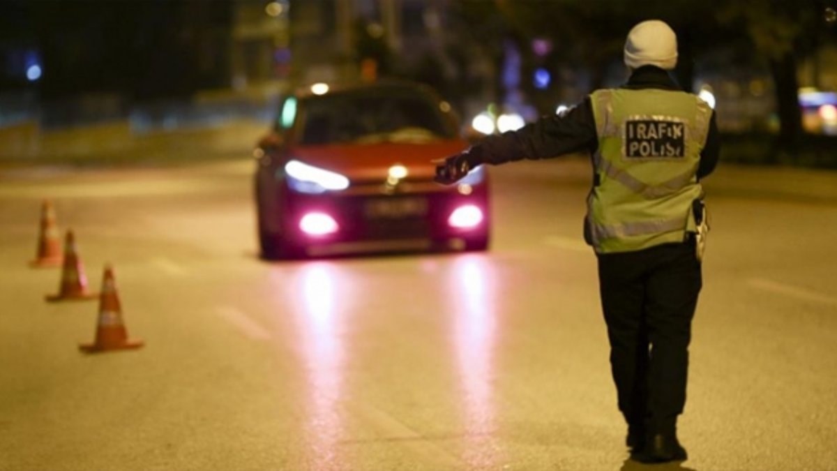 İstanbul'da otomobil sürücüsü motosiklete çarptı: Polise direnen sürücü alkollü çıktı